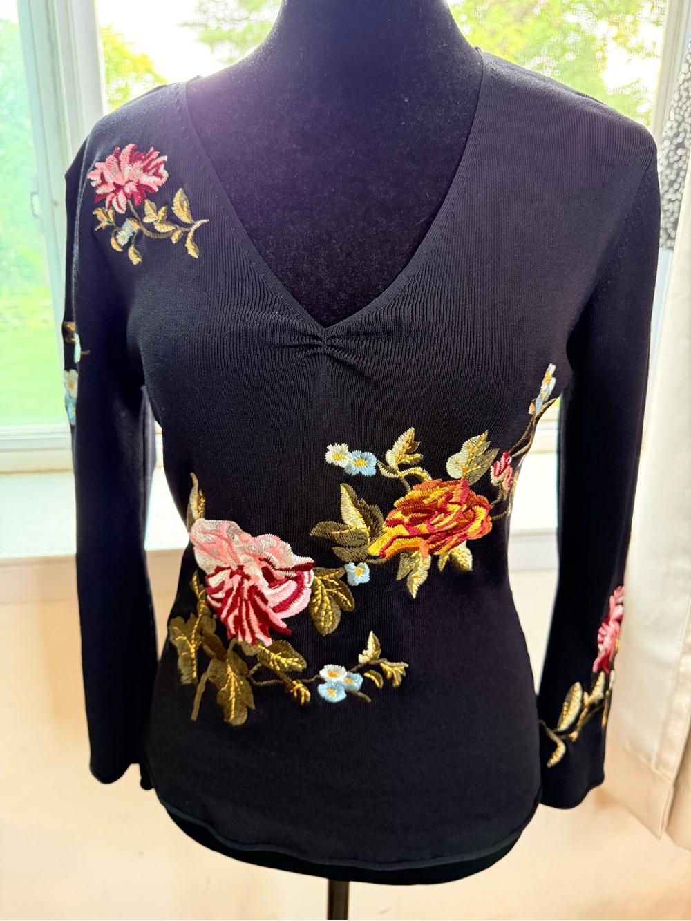Vintage 90’s Joseph A black V neck sexy chic floral embroidered top shirt sm EC